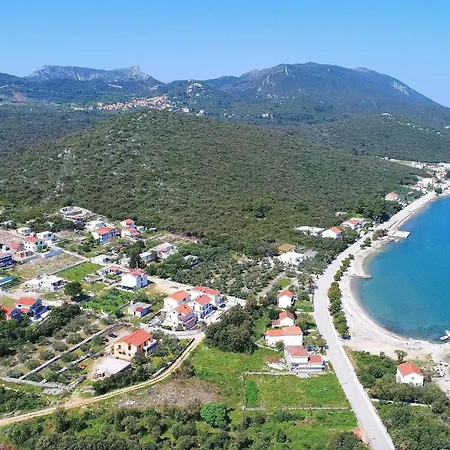 Gusti - Two-bedroom With Balcony And Sea View 아파트 *