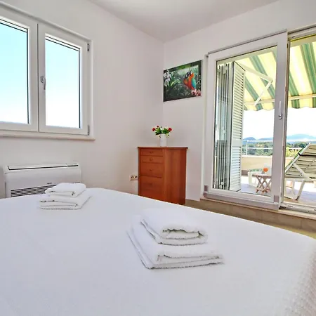 Apartment Gusti - Two-bedroom With Balcony And Sea View