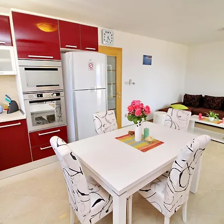 Gusti - Two-bedroom With Balcony And Sea View *