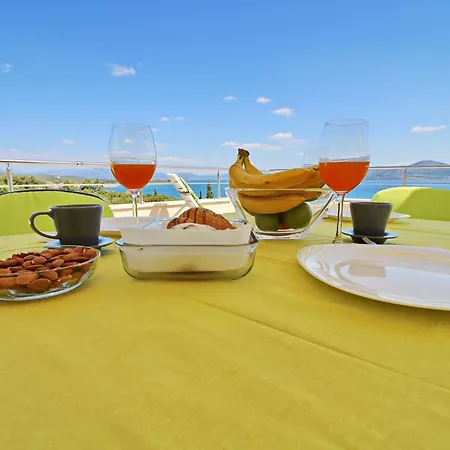 Gusti - Two-bedroom With Balcony And Sea View