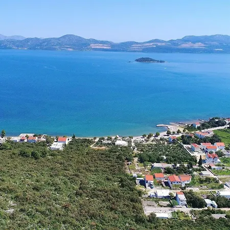 Gusti - Two-bedroom With Balcony And Sea View