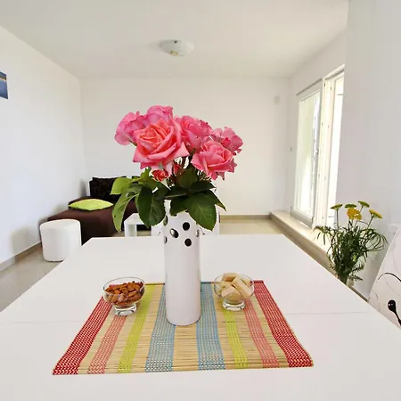 Apartament Gusti - Two-bedroom With Balcony And Sea View